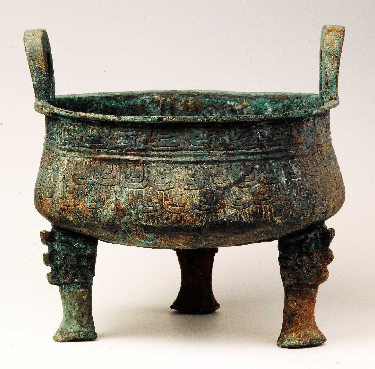 <h2>垂鳞纹秦公鼎</h2><p>作者：</p><p>创作年代：春秋</p><p>规格：40.5cm×41.5cm</p>